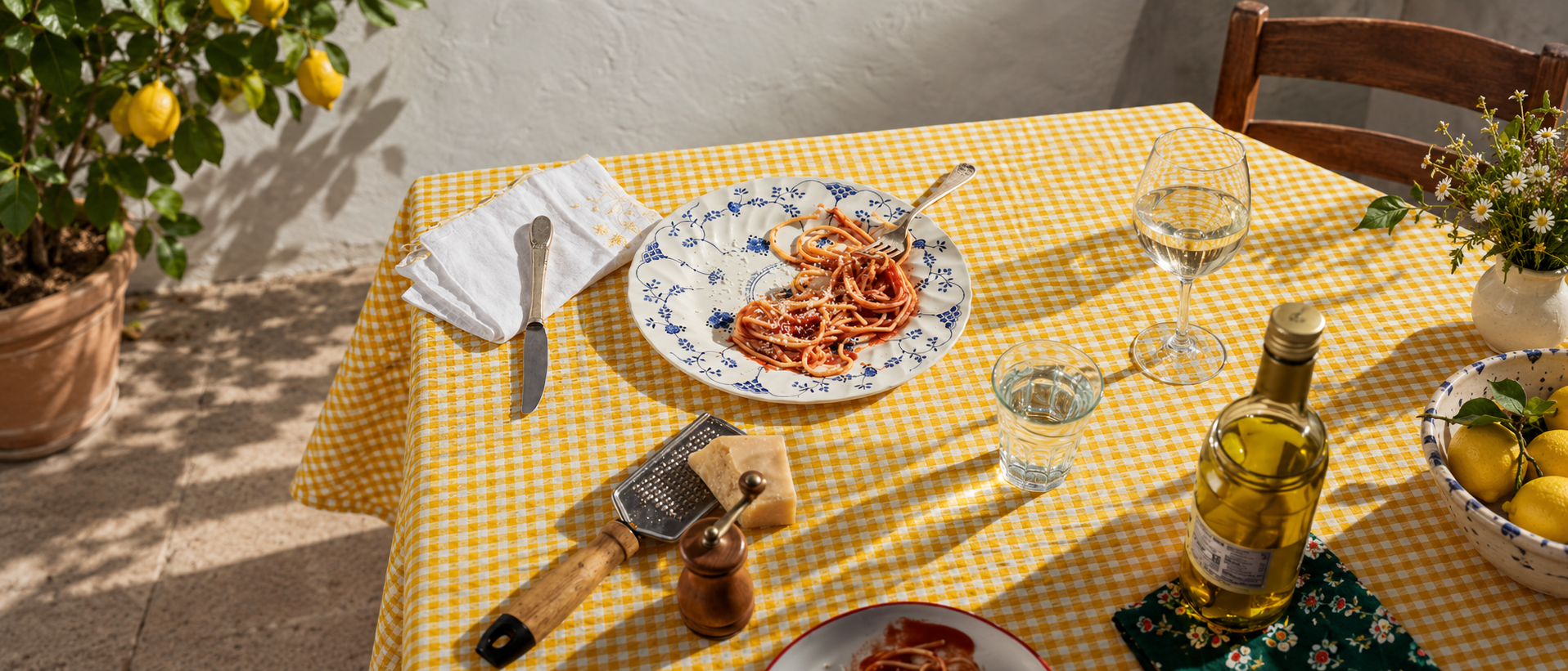 A relaxed everyday table setting